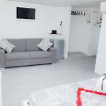 Short Lets Lulu Apartman